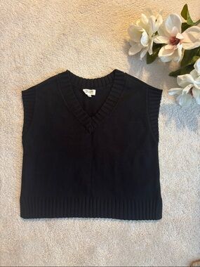 Candace Cameron Bure Black V-Neck Sleeveless Knit Sweater Vest